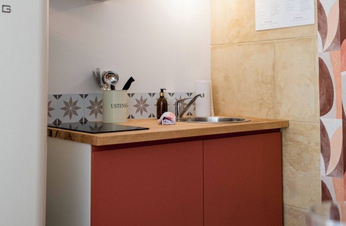 Hastings Apartment | Fully-equipped 20m² studio on raised first floor. Ideal Caen location.