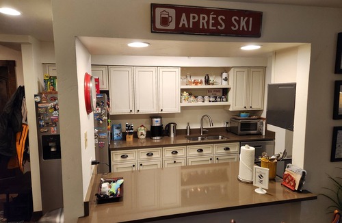 Vail Condo | Fully Renovated 3BD 3 BA Condo on Sandstone Bus Route TOV #034778