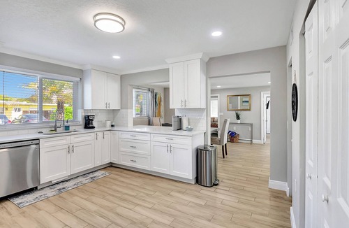 Delray Beach House | Fully Updated Home Sleeps 8 5 Min to the Beach!