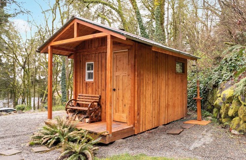 Kent House | Fun Retreat! Playground, arcade, sauna, EV charger, 12mi SEA, 1mi to light rail