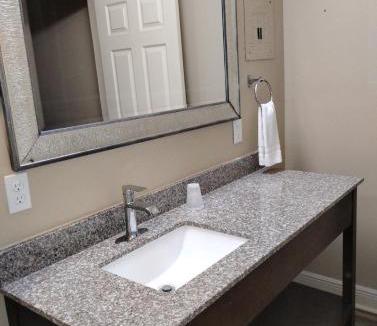 Baton Rouge Apartment | Gated 1 King Bed Room 1 Bath Apt with Full Kitchen 137