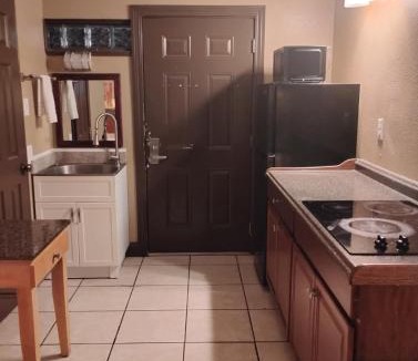 Baton Rouge Apartment | Gated 2 Double Beds Studio with Full Kitchen 134