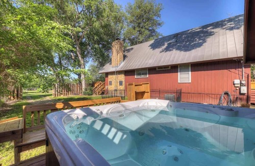 New Braunfels House | Gettin' Guada-loopy! Hot Tub& Riverfront
