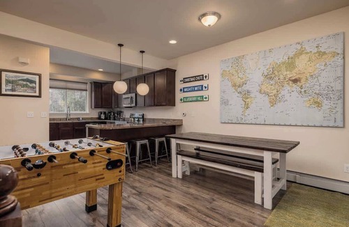 Alyeska House | Girdwood Mountain Basecamp-Sleeps 7-Near Alyeska