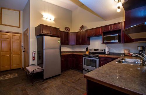 Revelstoke Apartment | Give Something Back Retreat by Revelstoke Vacations