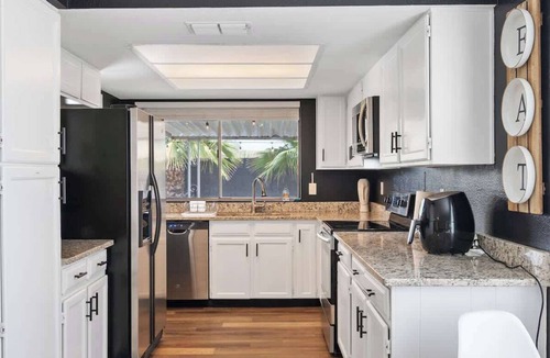 Country Meadows House | Glendale Getaway | Pool