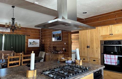 Kremmling Cabin | Gorgeous 5-bedroom lodge in Kremmling perfect for your getaway
