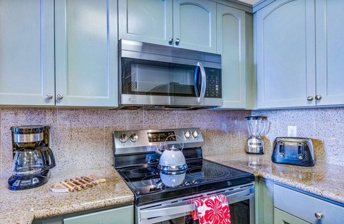 Kahana Condo | Gorgeous Ocean Views, Island Charm - Hololani B201- Beach gear included