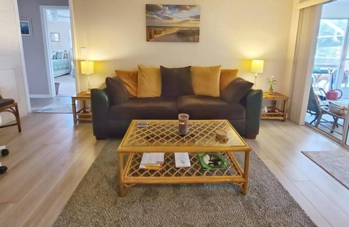 Boynton Beach House | 😎 Gorgeous & PRIVATE Tropical🌴Home with HEATED Pool & DELUXE Hot Tub 🏊‍♀️ !!!