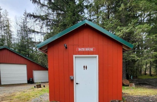 Bear Creek Cabin | Gorgeous Secluded Cabin Nestled in the Middle of the Forest in Seward, Alaska