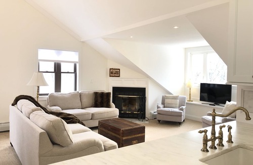 Ludlow Condo | Gorgeous Slope-side Winterplace/Okemo Vail Resorts