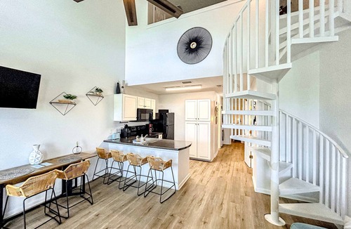 Orange Beach Condo | Gorgeous & sun-kissed retreat with pool, gym, W/D, & incredible balcony views