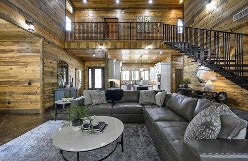Hochatown Cabin | Grand Estate|sleeps 29|2 Hot Tubs|Playset|GameRoom