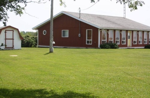 Lot 16 Cottage | Grandview Beach Cottage, 3 brm , 2 baths, 10Km from S'side, Kayaks.
