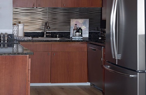 Chinatown Condo | Great Location to the hospitals: 2 bed 1 bath Fully furnished.