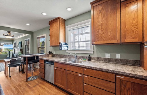 Green Lake House | Green Lake 2B Upper Unit with parking