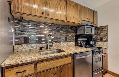 Bend Condo | Ground Floor - Riverfront Studio