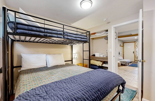 Waterville Valley Condo | Ground-floor condo with pool, patio, and fireplace- near skiing