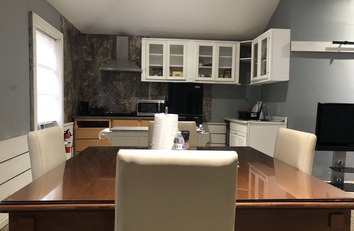 Northampton Apartment | Guest Apt with ATTACHED Bath and PRIVATE Entrance RUSTIC Nonsmoking SUITE