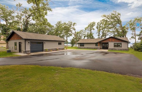 Nisswa Cabin | Gull Lake Cabin + Bunkhouse with Sandy Beach & Pontoon/Jet Ski availability!