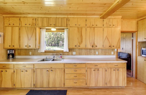 Hackensack Cottage | Hackensack Waterfront Retreat on Tenmile Lake