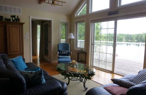 Haliburton Cottage | Halfmoon Paradise Cottage - Lakefront Luxury Cottage