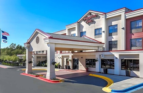 Midtown Anchorage Hotel | Hampton Inn Anchorage