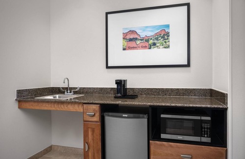 Southwest Colorado Springs Hotel | Hampton Inn & Suites Colorado Springs/I-25 South