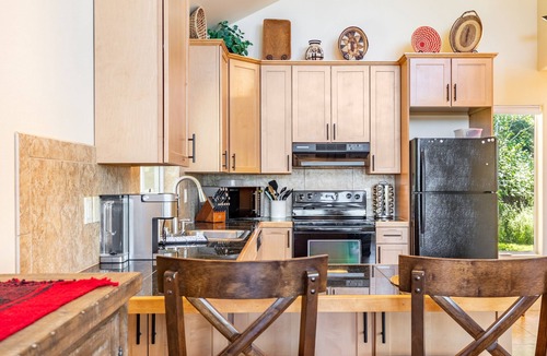 Langley House | Harborview Getaway by AvantStay | Walk to Beach