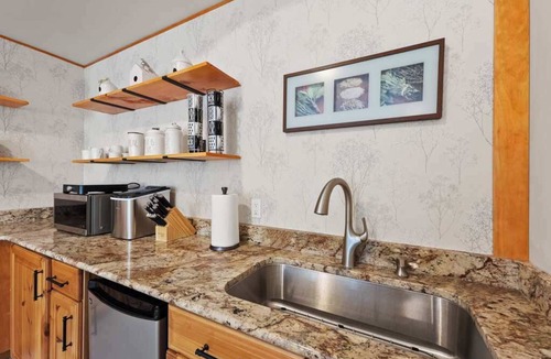 Cascade-Chipita Park Cabin | Hawk's Landing | A Refined Modern Mountain Escape