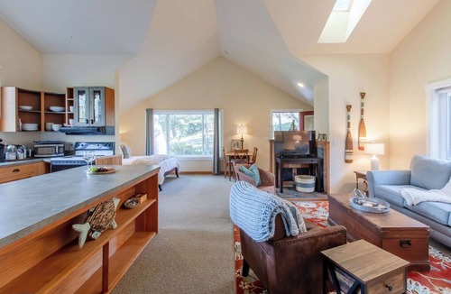 Cannon Beach House | Haystack Luxury - Private Studio for Monthly Stays, Near Chapman Point, Deck + BBQ