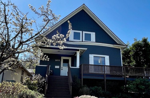 Hood River House | Heartbreak - Winter Special! Near Downtown Hood River!