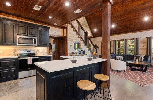 Pickens Cabin | Heated Pool, MiniGolf, Hot Tub, FirePit, Sleeps 14
