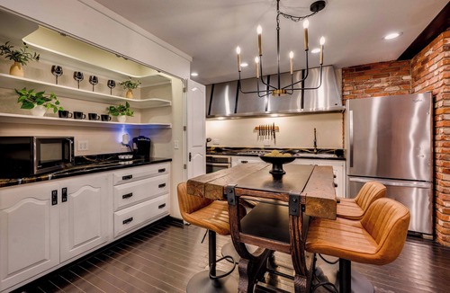 Lakeside Apartment | Heated Pool: Tropical Townhome in Wheat Ridge