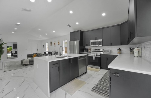 Old Northwood Historic District House | Heated Salt Pool , 4BR Luxe Home , Jacuzzi , Self Check-In
