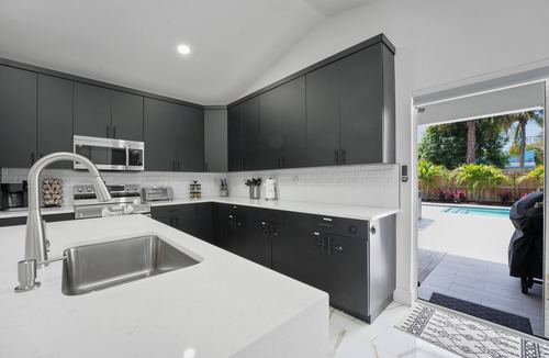 Old Northwood Historic District House | Heated Salt Pool , 4BR Luxe Home , Jacuzzi , Self Check-In