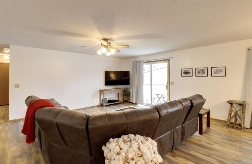 Henderson House | Henderson Home w/Patio: 1 Mi to Norfork Lake