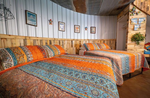 Mount Sterling Bed & Breakfast | Hermann Grain Bins BNB and Retreat Center whole complex