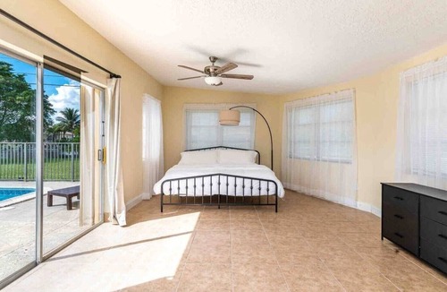 Royal Palm Beach House | Hibiscus Getaway