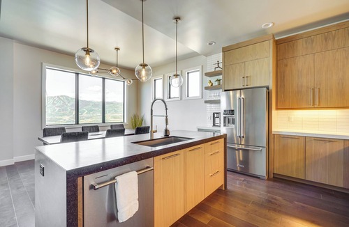 Hideout House | Hideout Haven: Luxe Retreat w/Lake View & Hot Tub