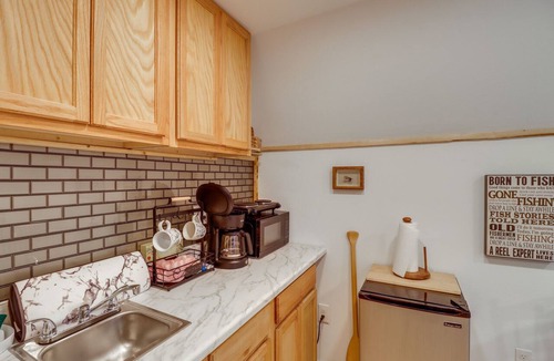 Higden Apartment | Higden Studio w/Shared Patio, Yard Games, Grills!