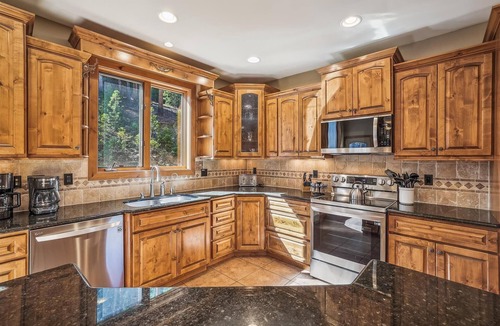 Breckenridge Heights House | High Point Lodge: Private Home, Cozy Patio Area & Hot Tub!