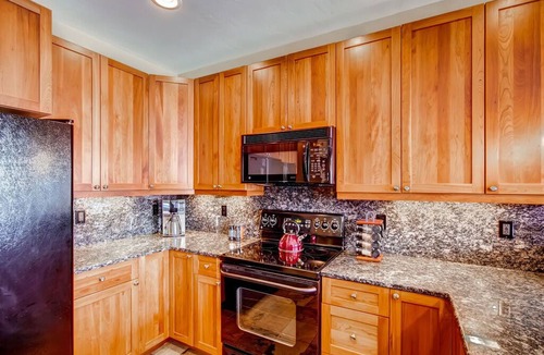 The Highlands House | Highland Greens 93: Gorgeous Townhome with Private Hot Tub.