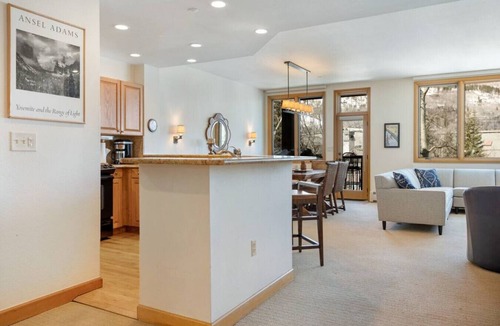 Highlands Townhomes Condo | Highlands Lodge Beaver Creek - Corner Unit