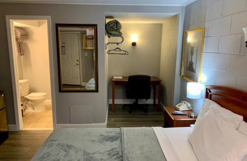 Juliustown Hotel | Hill Top Motel