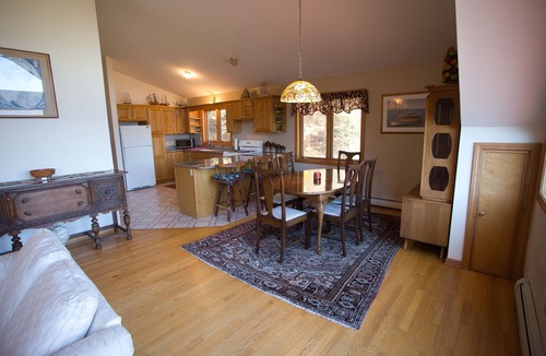 Lake George Hotel | Hill View Motel and Cottages