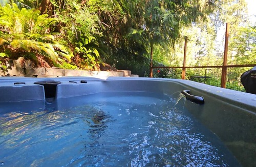 Lime Kiln Cabin | Hillside Hideaway + Firepit + Hot tub