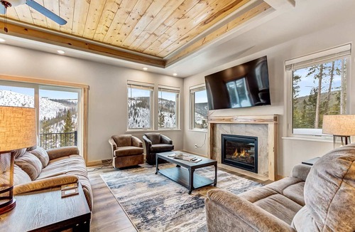 Breckenridge Heights House | Hillside Lodge - 7BR, Great Location with Views!