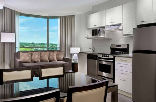 Unionville Hotel | Hilton Toronto/Markham Suites Conference Centre & Spa