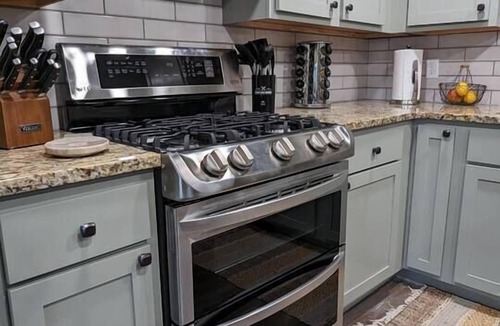 Marble Falls Cabin | Historic 2 BR Cabin w Hot Tub near Buffalo River!